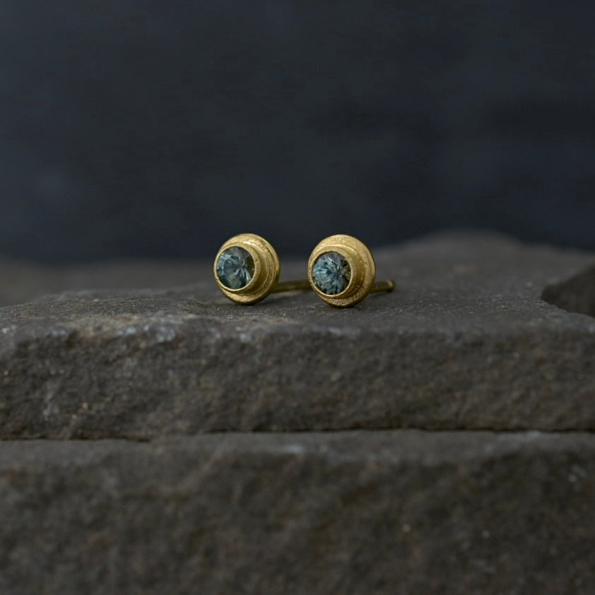 Halo Studs | Montana Sapphire