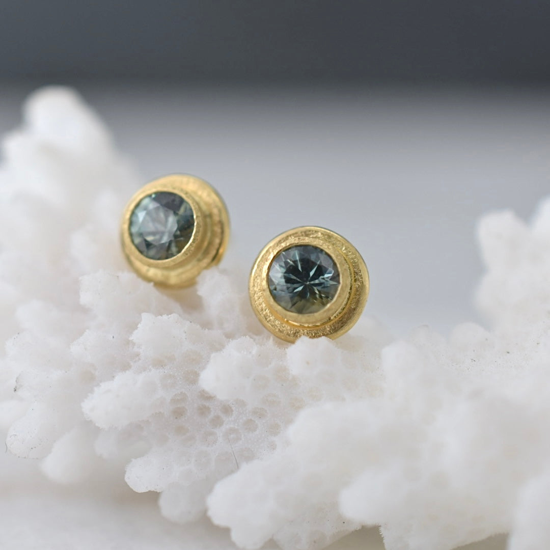 Halo Studs | Montana Sapphire