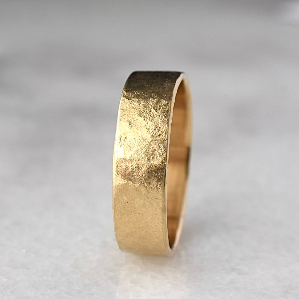 Weathered Band in Gold | Flat 5mm