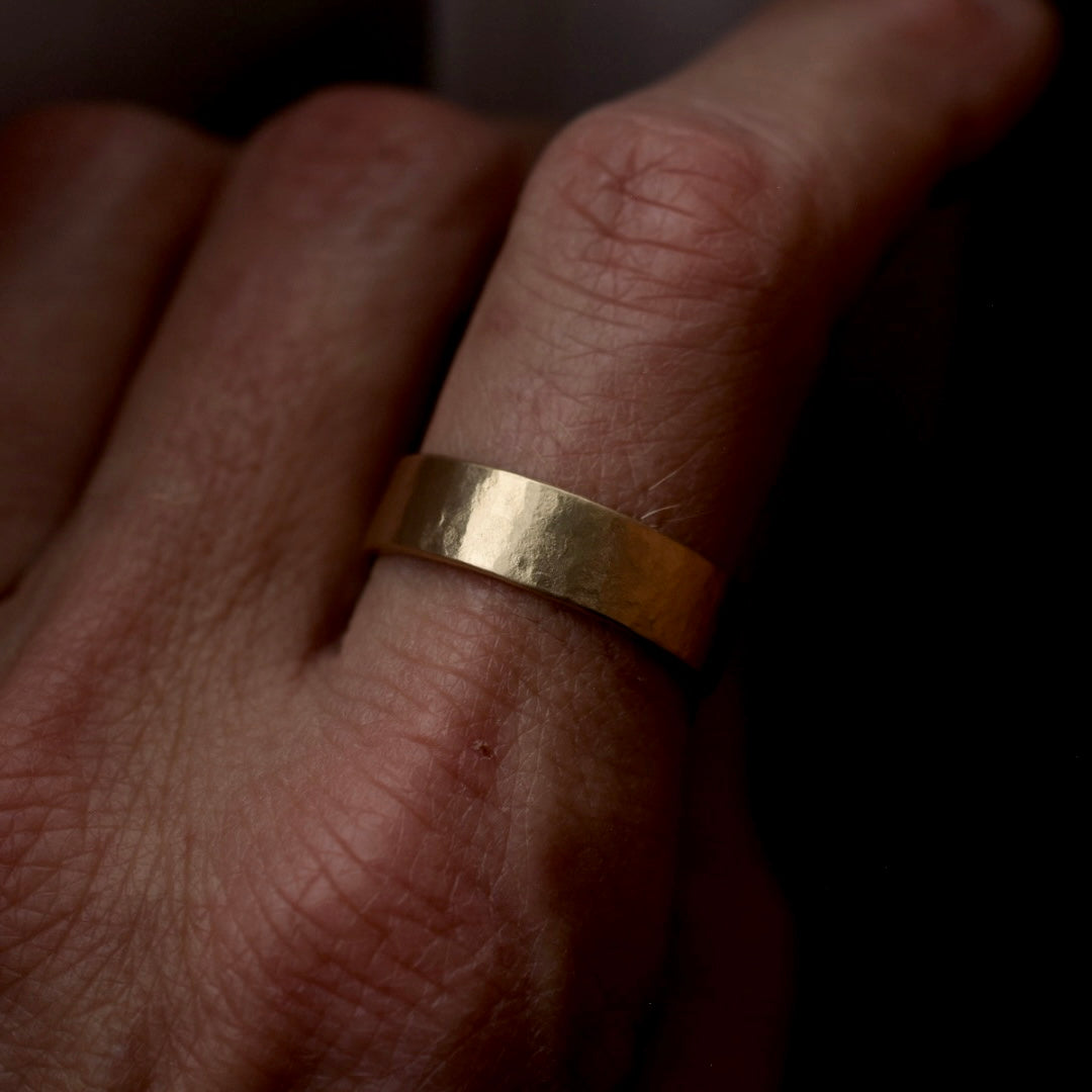 Weathered Band in Gold | Flat 5mm