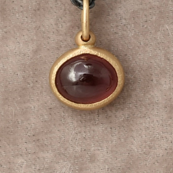 Mahenge Garnet Baby Oval Pendant - 18k Yellow Gold