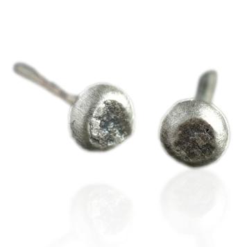 Tiny Pebble Studs / Silver