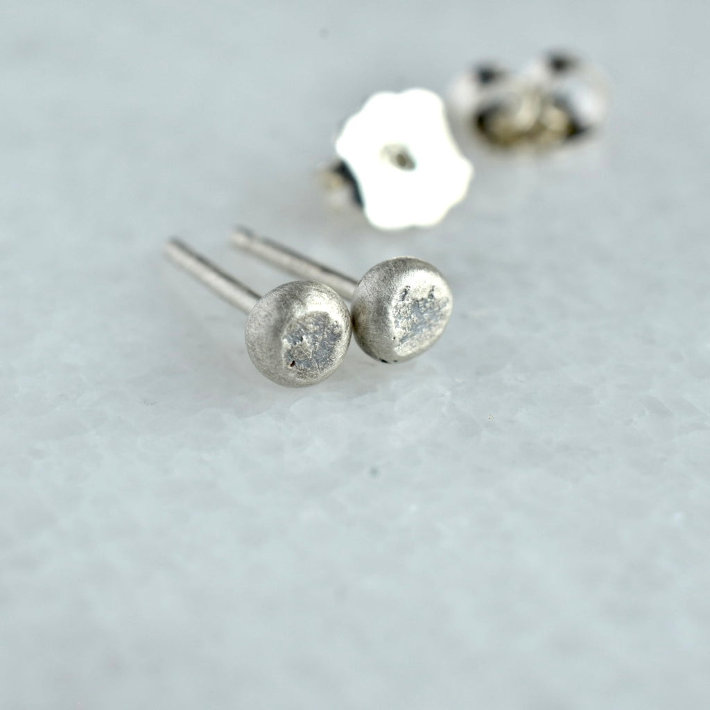 Tiny Pebble Studs / Silver