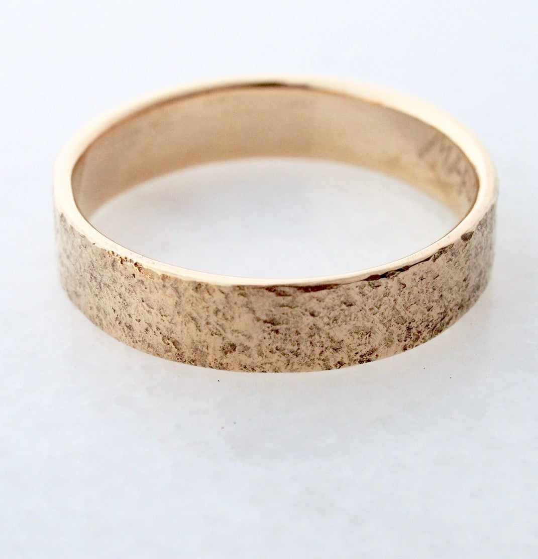 Stone Textured Band | 5mm Gold