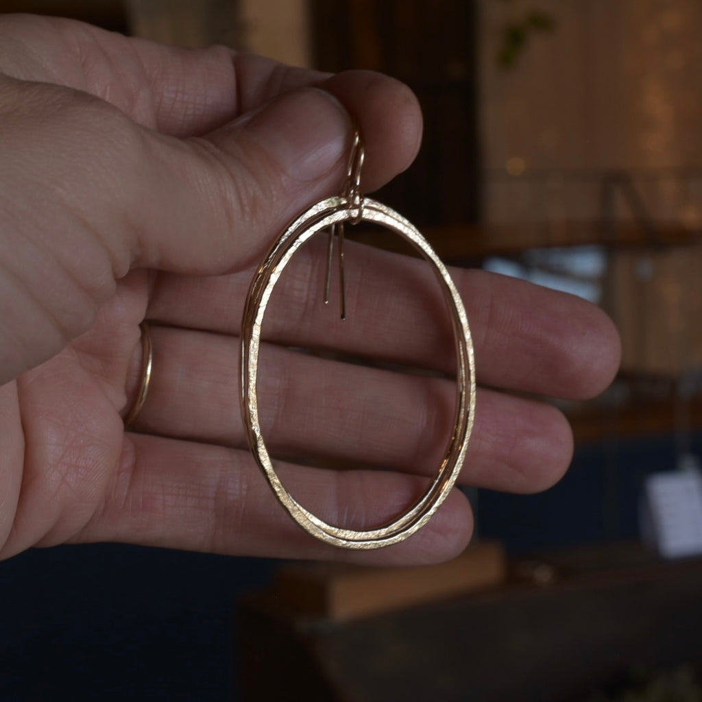 Happy Hoop Earrings / Oval